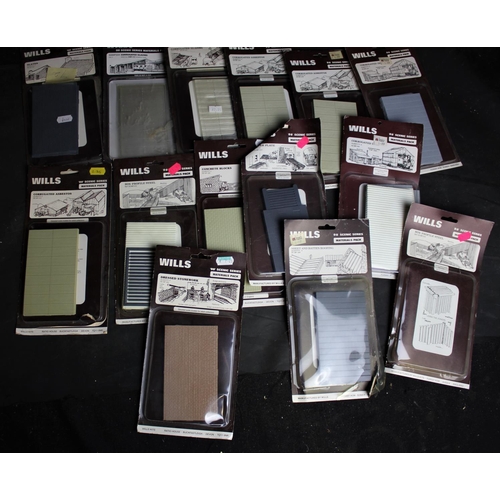 221 - QUANTITY WILLA 00 GAUGE PLASTIC KITS & KEYSER GWR (EX. TVR) LOCO - BOXED WITH SPARES