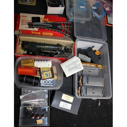 222 - 2 BOXES ASSORTED 00 GAUGE ACCESSORIES