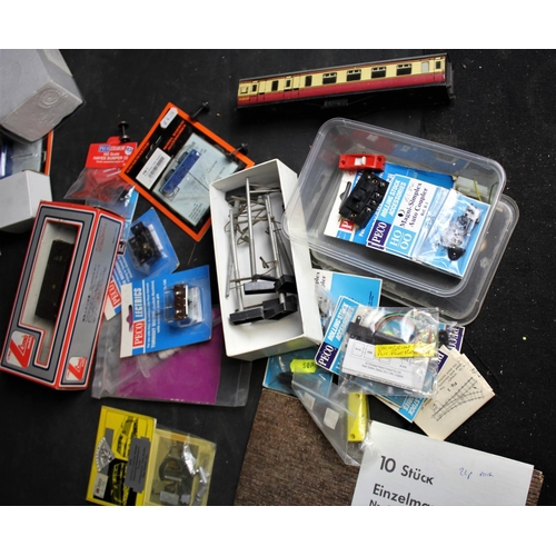 222 - 2 BOXES ASSORTED 00 GAUGE ACCESSORIES