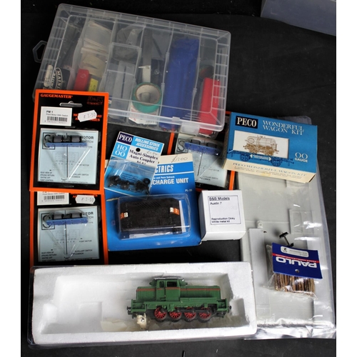 222 - 2 BOXES ASSORTED 00 GAUGE ACCESSORIES