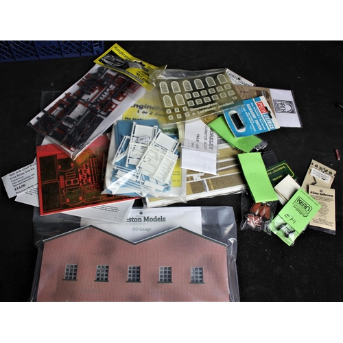 222 - 2 BOXES ASSORTED 00 GAUGE ACCESSORIES