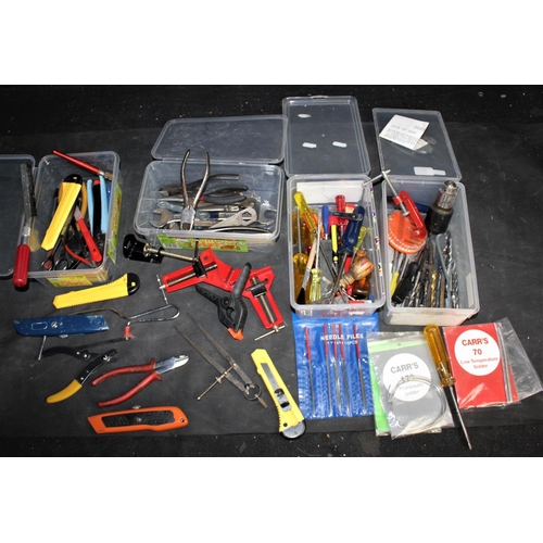 227 - 4 TRAYS OF TOOLS: SMALL CLAMPS, SCREWDRIVERS ETC