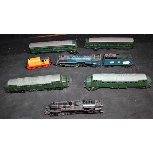 228 - 2 HORNBY DUBLO 00 GAUGE 2 RAIL DIESEL LOCOS BOTH GREEN CLASS 37  - BOTH UNBOXED & REQUIRING ATTENTIO... 