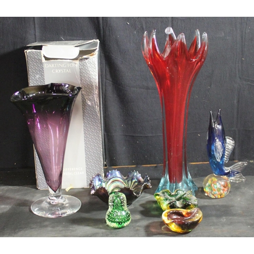 140 - VARIOUS ITEMS OF COLOUR GLASS