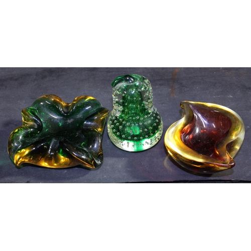 140 - VARIOUS ITEMS OF COLOUR GLASS