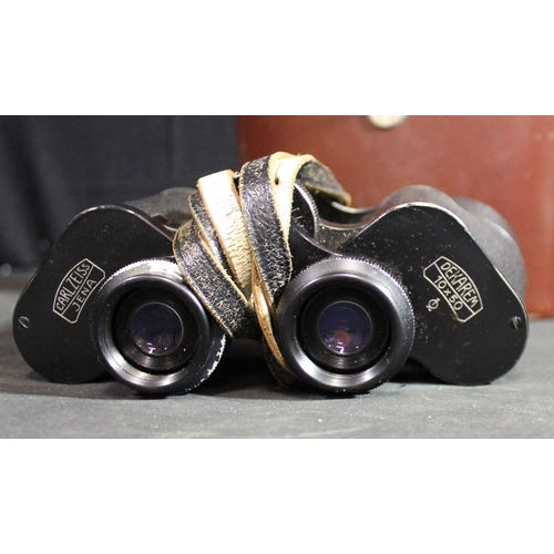 50 - PAIR OF CARL ZEISS 10 X 50 BINOCULARS IN LEATHER CASE AND A PAIR OF TASCO VOYAGER 10 X 25 BINOCULARS