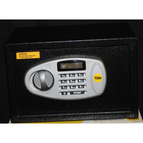 32 - DIGITAL HOME SAFE