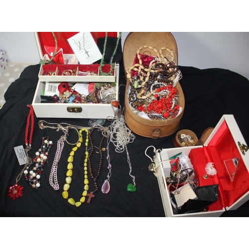 5 - MISCELLANEOUS COSTUME JEWELLERY