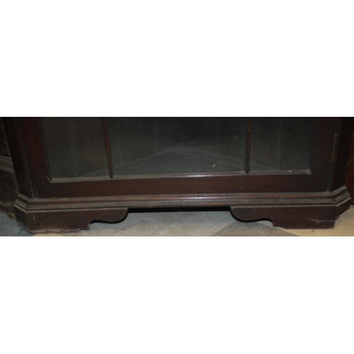 124 - 18 PANE CORNER DISPLAY CABINET - 1 PIECE OF MOULDING MISSING