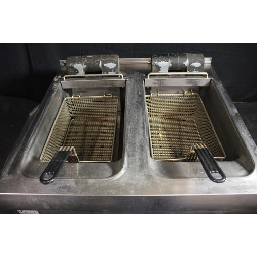 200 - LINCAT DOUBLE PAN ELECTRIC FRYER