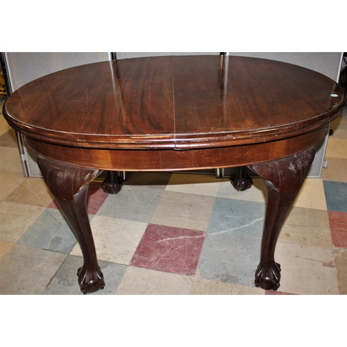 284 - OVAL TOP DINING TABLE ON BALL & CLAW FEET