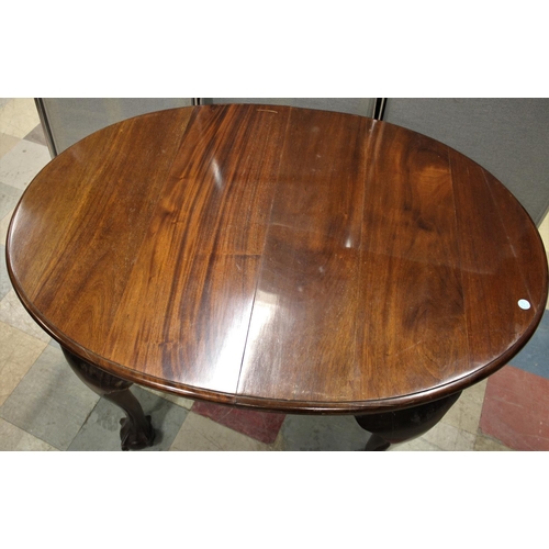 284 - OVAL TOP DINING TABLE ON BALL & CLAW FEET