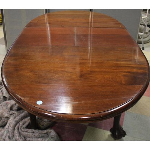 284 - OVAL TOP DINING TABLE ON BALL & CLAW FEET