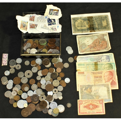 369 - MONEY BOX CONTAINING VARIOUS COINS, BANK NOTES & STAMPS