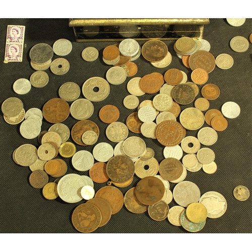 369 - MONEY BOX CONTAINING VARIOUS COINS, BANK NOTES & STAMPS