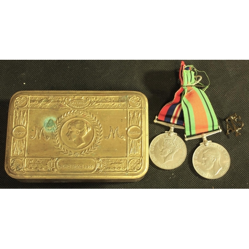 320 - 2 WWII MEDALS & 1914 CHRISTMAS BOX