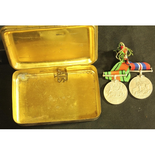 320 - 2 WWII MEDALS & 1914 CHRISTMAS BOX