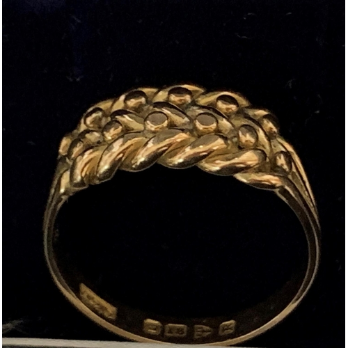 360 - 18ct GOLD KNOT RING - SIZE R (5.7g)