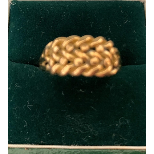 360 - 18ct GOLD KNOT RING - SIZE R (5.7g)