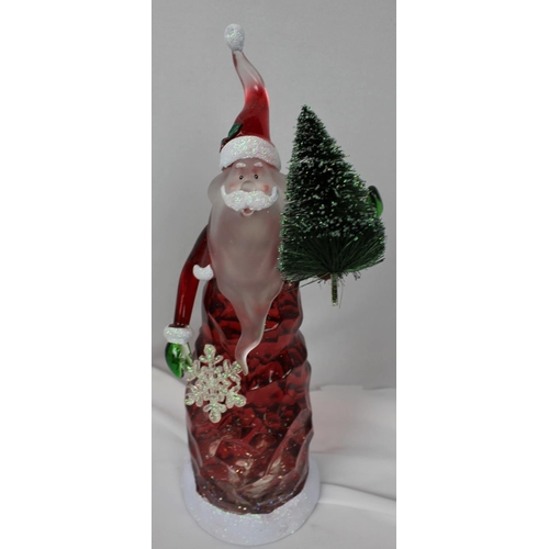 43 - VARIOUS SANTA/FATHER CHRISTMAS DECORATIONS: SANTA, TABLE RUNNER, STOCKINGS, FIBRE OPTIC SANTA, DECOR... 