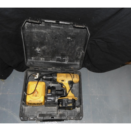 70 - DEWALT 14.4v DRILL WITH 2 BATTERIES & CHARGER - WORKING