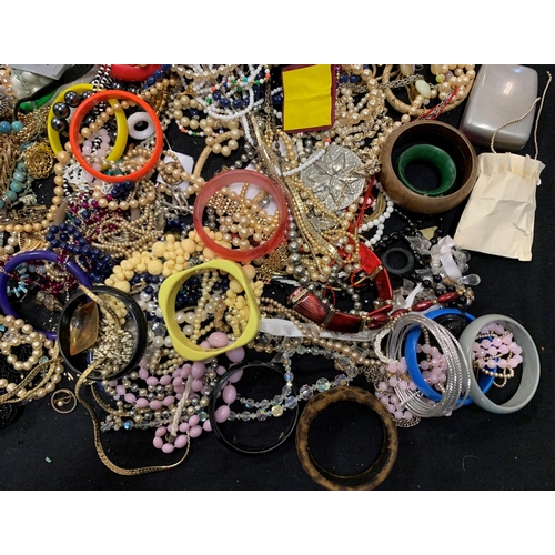 105 - BAG OF COSTUME JEWELLERY (6.2kg)