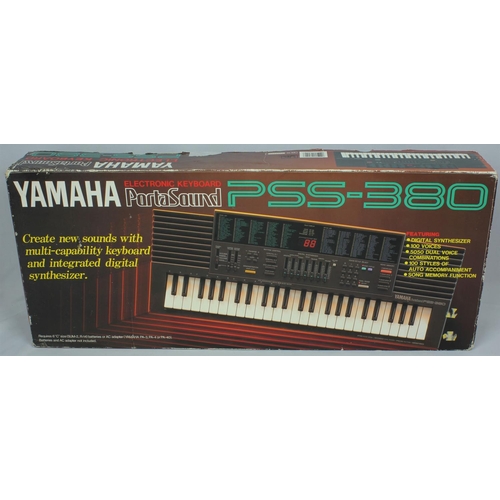 129 - YAMAHA PSS-380 KEYBOARD