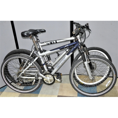 2 - DIAMOND BACK 510 21 SPEED MOUNTAIN BIKE WITH DISC BRAKES AND GIANT ROCK 21 SPEED MOUNTAIN BIKE