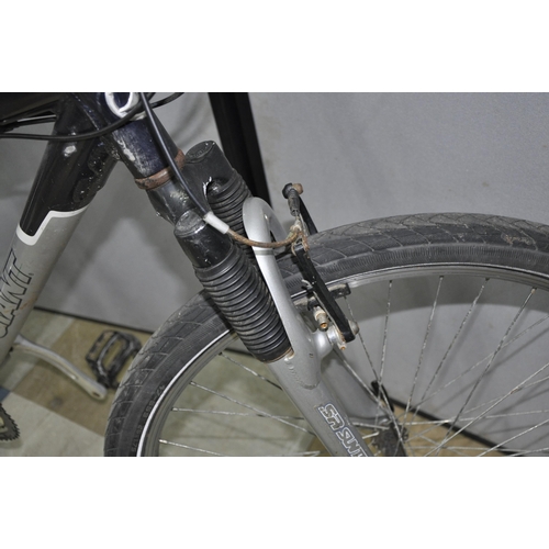 2 - DIAMOND BACK 510 21 SPEED MOUNTAIN BIKE WITH DISC BRAKES AND GIANT ROCK 21 SPEED MOUNTAIN BIKE