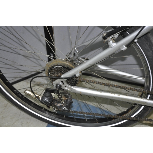 2 - DIAMOND BACK 510 21 SPEED MOUNTAIN BIKE WITH DISC BRAKES AND GIANT ROCK 21 SPEED MOUNTAIN BIKE