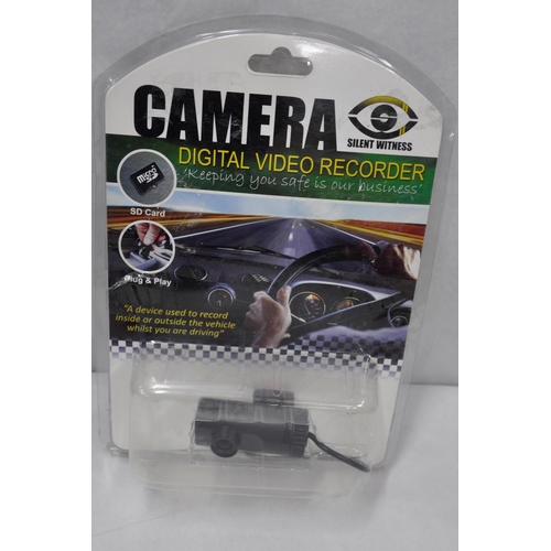 25 - &nbsp;SILENT WITNESS DIGITAL RECORDER DASH CAM AND 5 CAR UNIVERSAL HOLDERS - OPTION OF LOTS 26-28