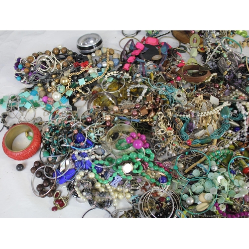 40 - BOX COSTUME JEWELLERY