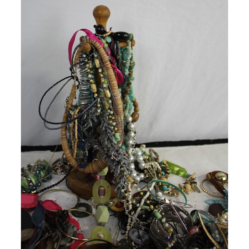 40 - BOX COSTUME JEWELLERY