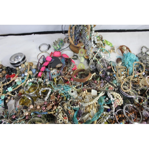 40 - BOX COSTUME JEWELLERY