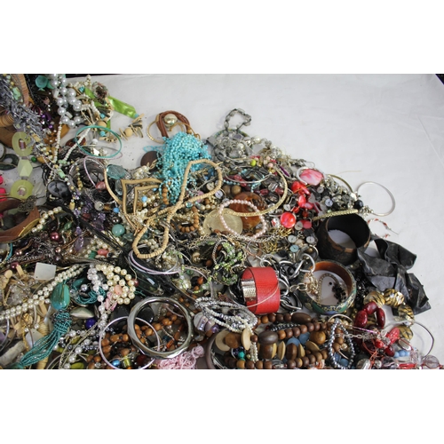 40 - BOX COSTUME JEWELLERY