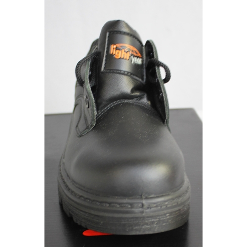 32 - 4 PAIRS JAL GROUP LIGHT YEAR SAFETY BOOTS (UK SIZE 6/39)