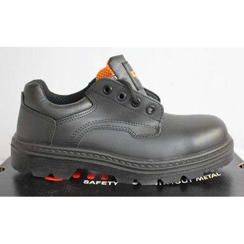 32 - 4 PAIRS JAL GROUP LIGHT YEAR SAFETY BOOTS (UK SIZE 6/39)