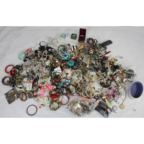 58 - BOX COSTUME JEWELLERY