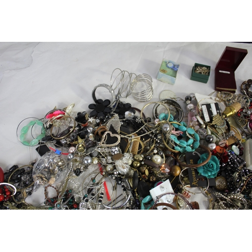58 - BOX COSTUME JEWELLERY
