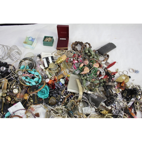 58 - BOX COSTUME JEWELLERY