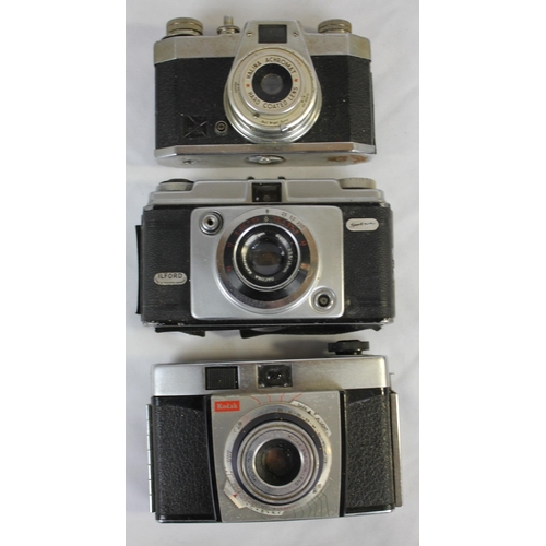 43 - WICKER BASKET OF OLD CAMERAS INCLUDING BROWNIE