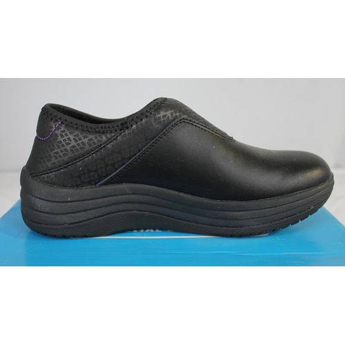 30 - 5 PAIRS BLACK MAGNUM ESSENTIAL EQUIPMENT 'JASMINE' WORK SHOES (SIZE 3)
