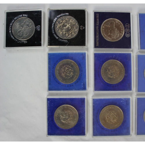 QUANTITY OF COMMORATIVE COINS - 10 x 1947 - 1972 SILVER WEDDING