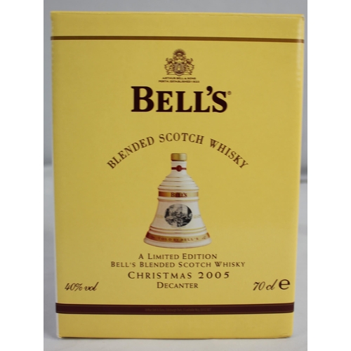 287 - BELL'S EXTRA SPECIAL OLD SCOTCH WHISKY LIMTED EDITION CHRISTMAS DECANTER 2003 AND BELL'S BLENDED SCO... 