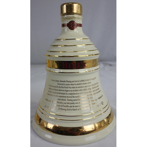 287 - BELL'S EXTRA SPECIAL OLD SCOTCH WHISKY LIMTED EDITION CHRISTMAS DECANTER 2003 AND BELL'S BLENDED SCO... 