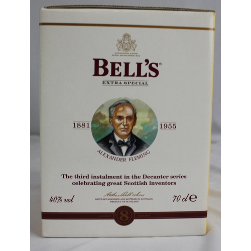 287 - BELL'S EXTRA SPECIAL OLD SCOTCH WHISKY LIMTED EDITION CHRISTMAS DECANTER 2003 AND BELL'S BLENDED SCO... 
