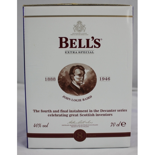 289 - 2 BELL'S EXTRA SPECIAL OLD SCOTCH WHISKY LIMTED CHRISTMAS DECANTERS 2002 AND 2004. FULL AND SEALED