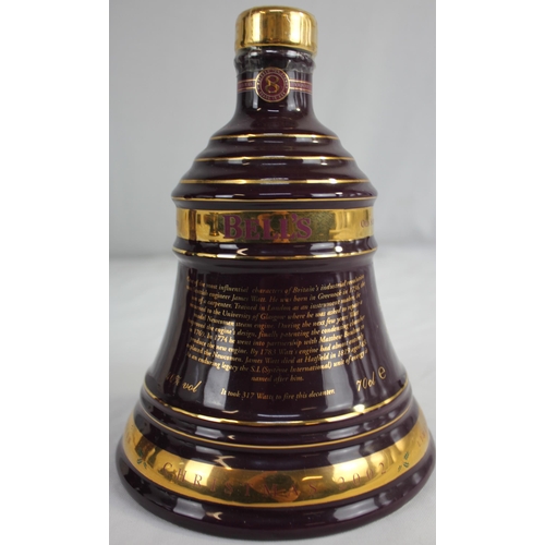289 - 2 BELL'S EXTRA SPECIAL OLD SCOTCH WHISKY LIMTED CHRISTMAS DECANTERS 2002 AND 2004. FULL AND SEALED