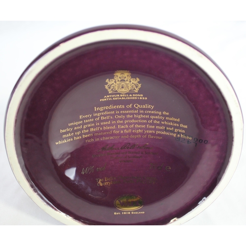 289 - 2 BELL'S EXTRA SPECIAL OLD SCOTCH WHISKY LIMTED CHRISTMAS DECANTERS 2002 AND 2004. FULL AND SEALED