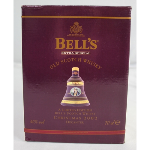 289 - 2 BELL'S EXTRA SPECIAL OLD SCOTCH WHISKY LIMTED CHRISTMAS DECANTERS 2002 AND 2004. FULL AND SEALED